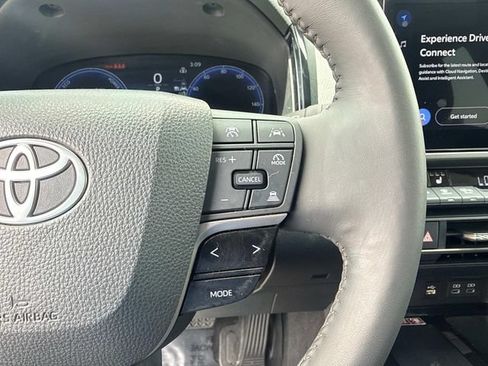 Used 2025 Toyota Camry Hybrid FWD image 29