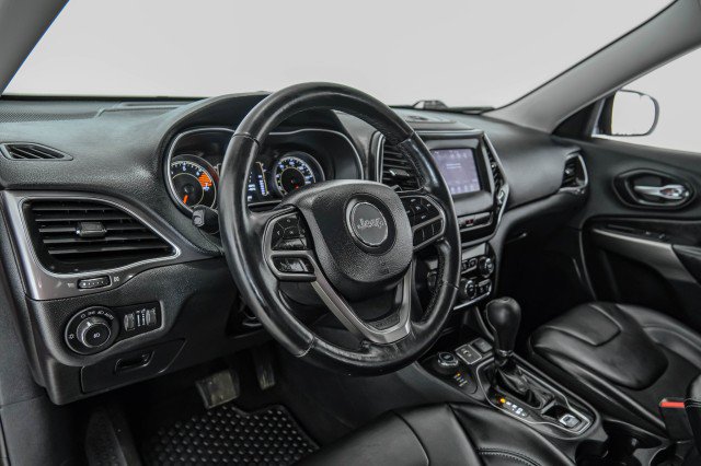 Used 2020 Jeep Cherokee Latitude Plus w/ Cold Weather Group AWD/4WD image 13