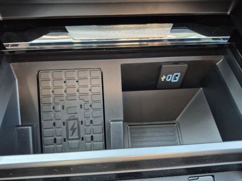 New 2025 Ford F250 Lariat w/ Black Appearance Package image 37