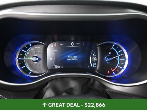Used 2024 Chrysler Pacifica Limited FWD image 37
