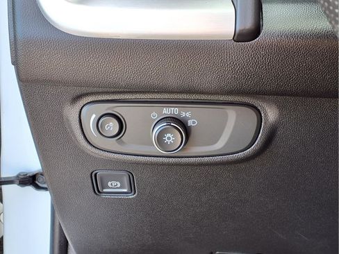 Used 2022 GMC Terrain SLE w/ Driver Convenience Package image 12