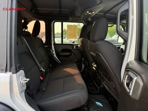 Used 2022 Jeep Wrangler Unlimited Rubicon 4xe AWD/4WD image 12
