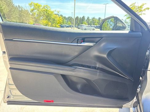 Used 2023 Toyota Camry SE image 16