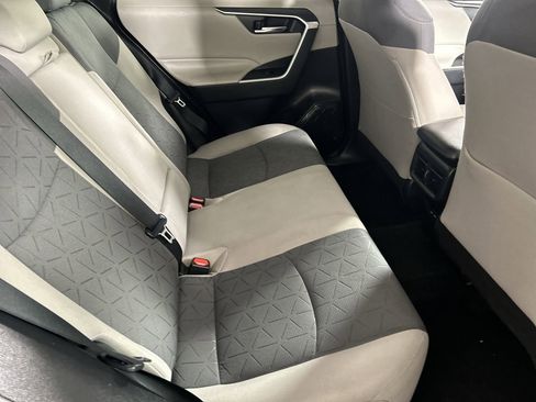 Used 2022 Toyota RAV4 XLE image 25