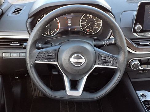 Used 2024 Nissan Altima 2.5 SV image 19