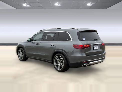 Used 2024 Mercedes-Benz GLS 450 4MATIC image 3