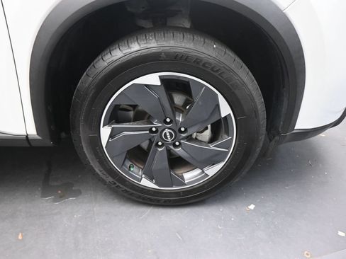 Used 2024 Nissan Rogue SV FWD image 22