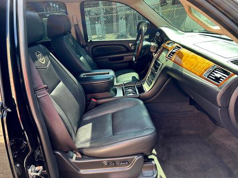 Used 2013 Cadillac Escalade Platinum image 18