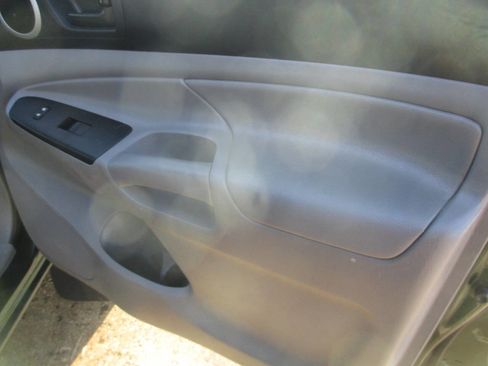 Used 2014 Toyota Tacoma Base 4x4 4dr Access Cab 6.1 ft image 31