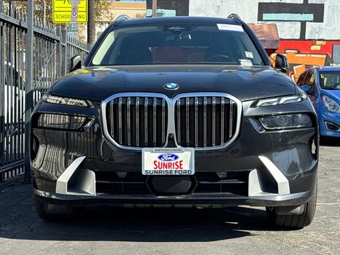 Used 2023 BMW X7 xDrive40i AWD/4WD image 3