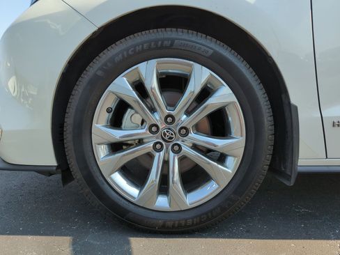 Used 2021 Toyota Sienna Platinum FWD image 23