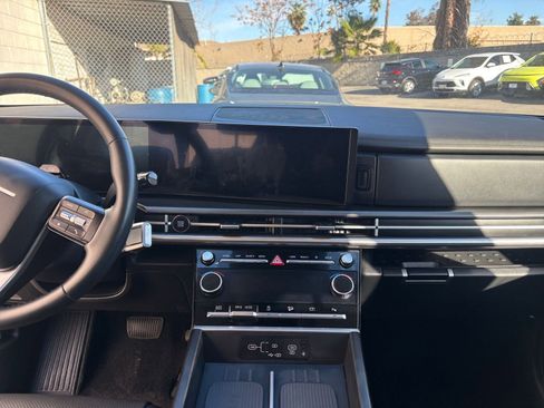 Used 2025 Hyundai Santa Fe SEL image 18