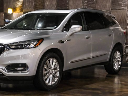 Used 2018 Buick Enclave Premium w/ Experience Buick Package FWD image 9