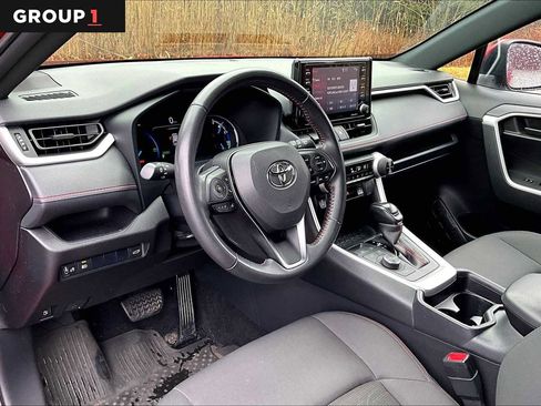 Used 2021 Toyota RAV4 SE image 17