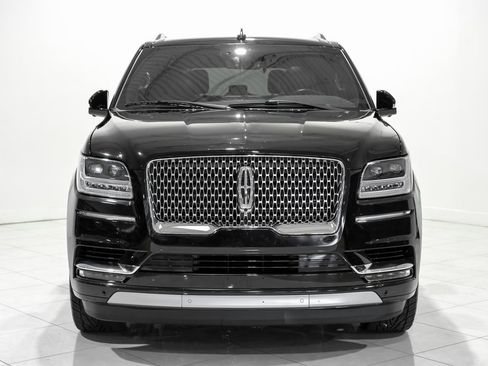 Used 2021 Lincoln Navigator Reserve image 2
