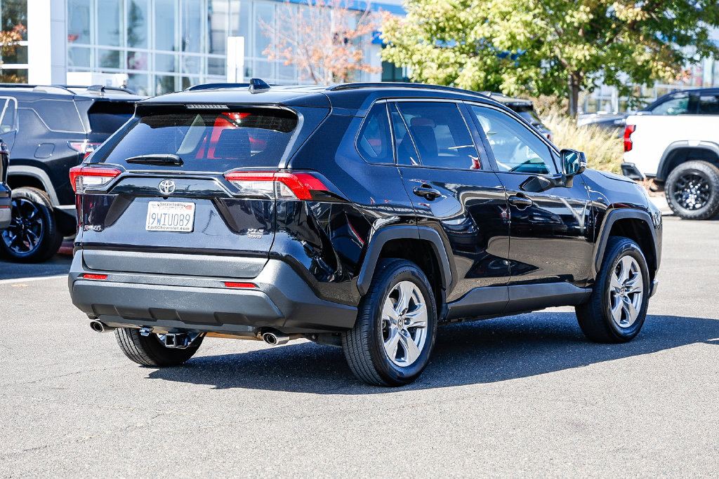 Used 2022 Toyota RAV4 XLE AWD/4WD image 4