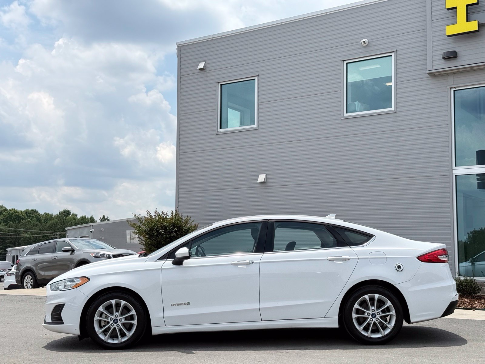 Used 2019 Ford Fusion SE FWD image 10