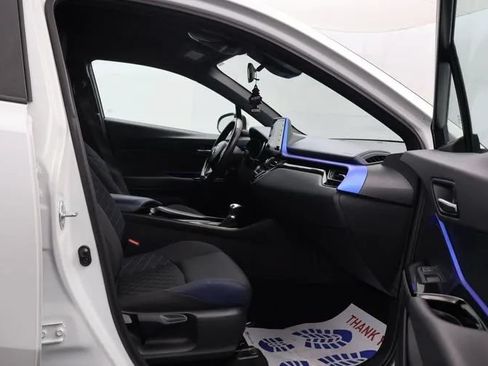 Used 2022 Toyota C-HR XLE FWD image 17