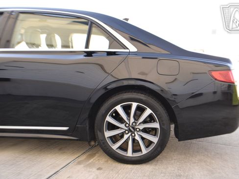 Used 2018 Lincoln Continental Premiere image 33