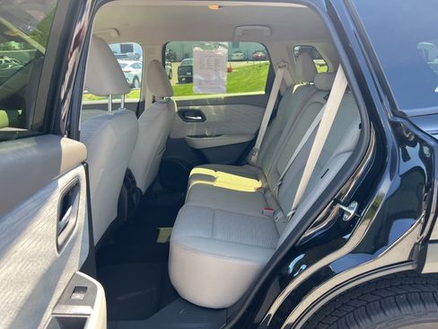 Used 2023 Nissan Rogue SV image 9