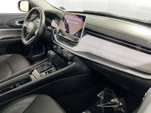 Used 2022 Jeep Compass Latitude w/ Sun and Sound Group AWD/4WD image 27