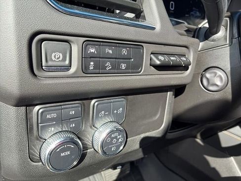 Used 2024 GMC Yukon AT4 w/ Technology Package image 32