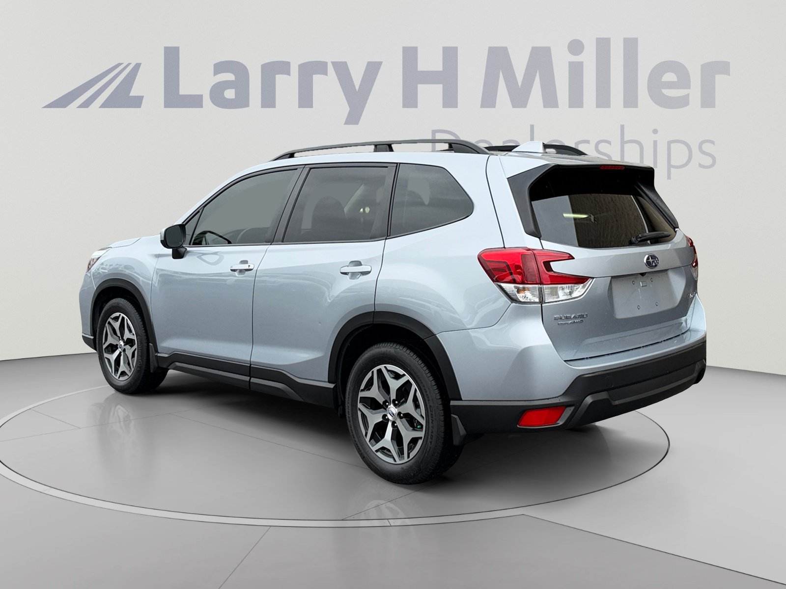 Used 2019 Subaru Forester Premium AWD/4WD image 3