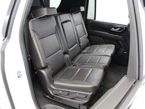 Used 2022 GMC Yukon XL SLT w/ SLT Luxury Package AWD/4WD image 23
