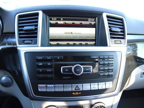 Used 2015 Mercedes-Benz GL 320 BlueTEC 4MATIC image 30