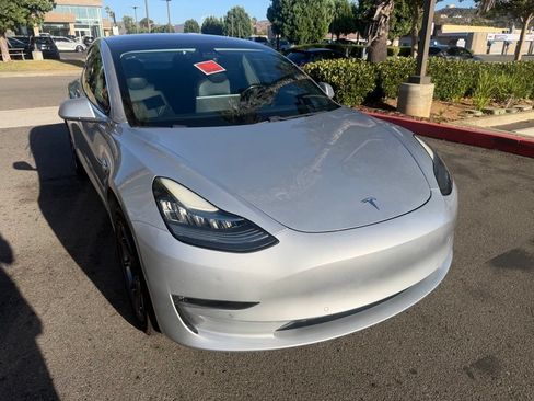 Used 2018 Tesla Model 3 Long Range RWD image 2