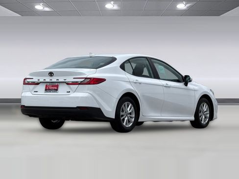 Used 2025 Toyota Camry LE w/ Convenience Package FWD image 3