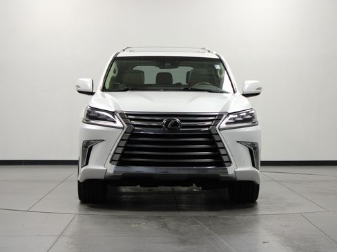 Used 2019 Lexus LX 570 4WD w/ Luxury Package image 9
