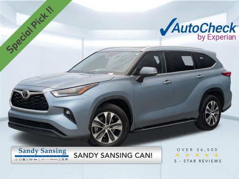 Used 2022 Toyota Highlander XLE FWD image 1