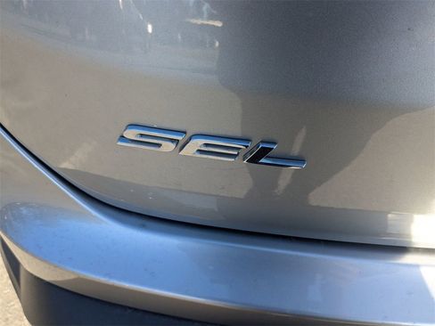 Used 2022 Ford Edge SEL image 8