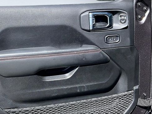 Certified 2025 Jeep Wrangler Unlimited Rubicon w/ Convenience Group image 13