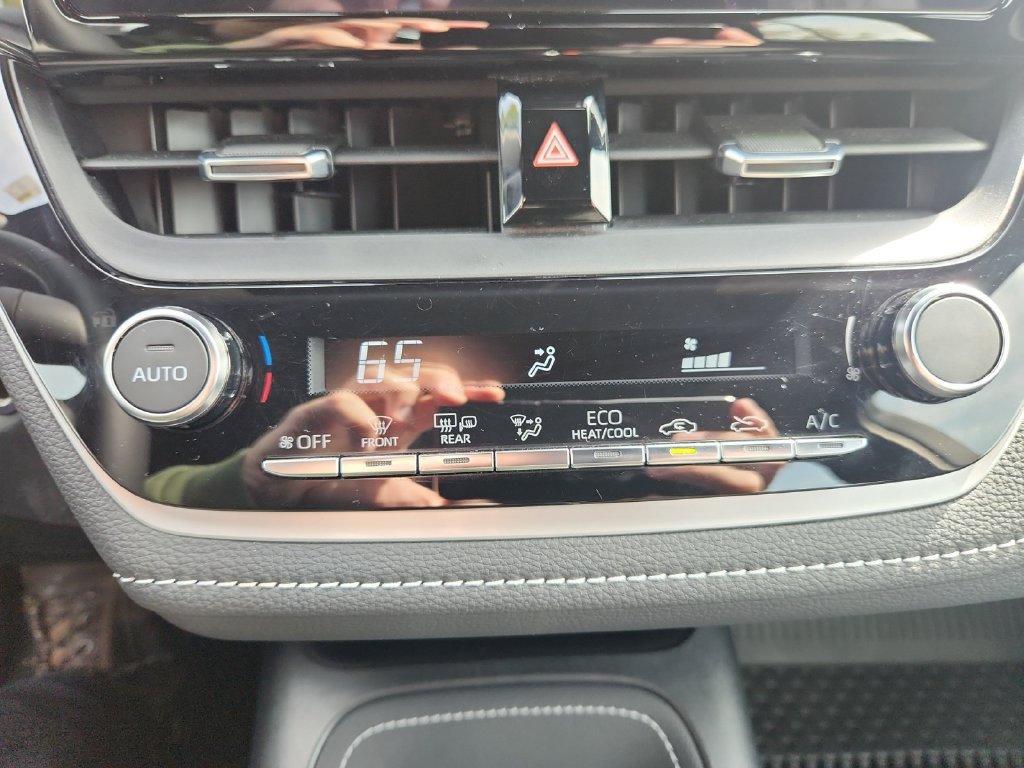 Used 2025 Toyota Corolla SE FWD image 17