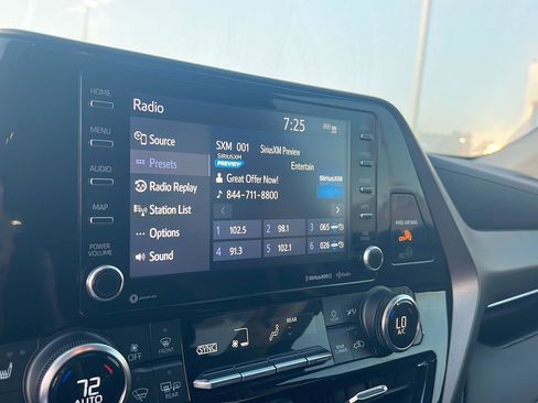 Used 2022 Toyota Highlander XLE image 25