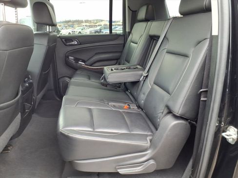 Used 2020 Chevrolet Suburban LT image 7