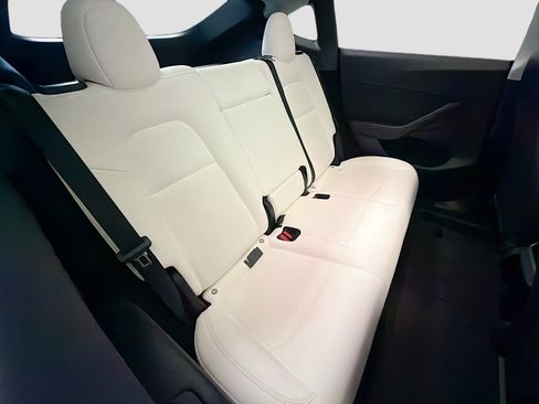 Used 2023 Tesla Model Y Long Range AWD/4WD image 14