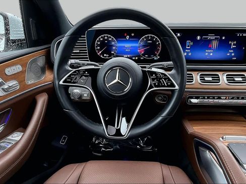 Used 2024 Mercedes-Benz GLE 350 4MATIC w/ AMG Line Exterior image 6