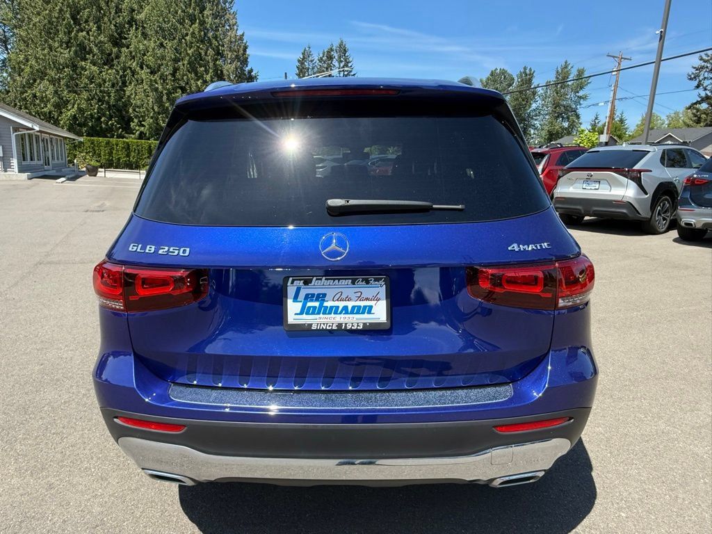 Used 2020 Mercedes-Benz GLB 250 4MATIC image 4