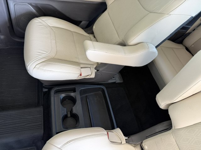 Used 2020 Ford Explorer Platinum w/ Premium Technology Package AWD/4WD image 13