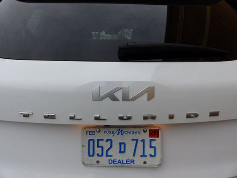 Used 2022 Kia Telluride EX w/ EX Premium Package AWD/4WD image 11