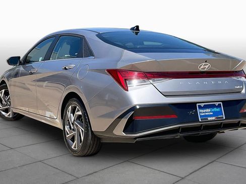 Certified 2025 Hyundai Elantra Limited FWD image 12