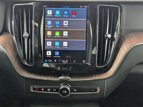 Used 2024 Volvo XC60 B5 Plus image 18