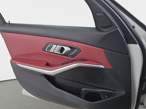 Used 2022 BMW 330i Sedan w/ M Sport Package image 27