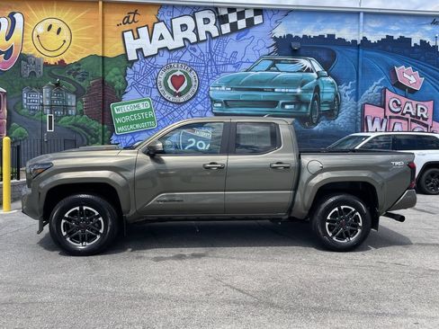 Used 2024 Toyota Tacoma TRD Sport w/ TRD Sport Upgrade Package AWD/4WD image 2