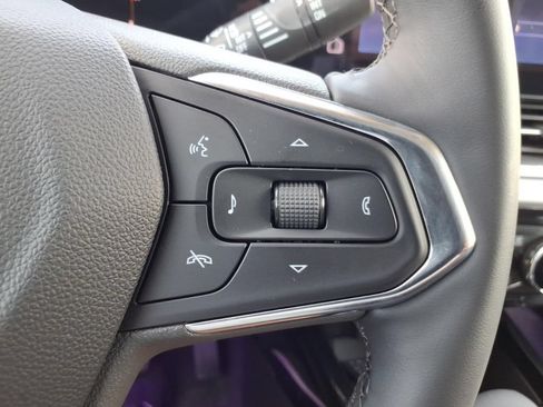 Used 2025 Chevrolet Trax LT w/ LT Convenience Package FWD image 32