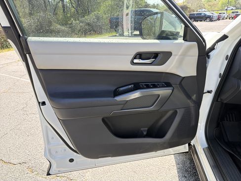 Used 2023 Nissan Pathfinder SL w/ SL Premium Package image 12