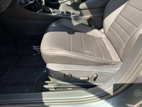 Used 2023 Volkswagen Jetta SE w/ Panoramic Sunroof Package FWD image 17
